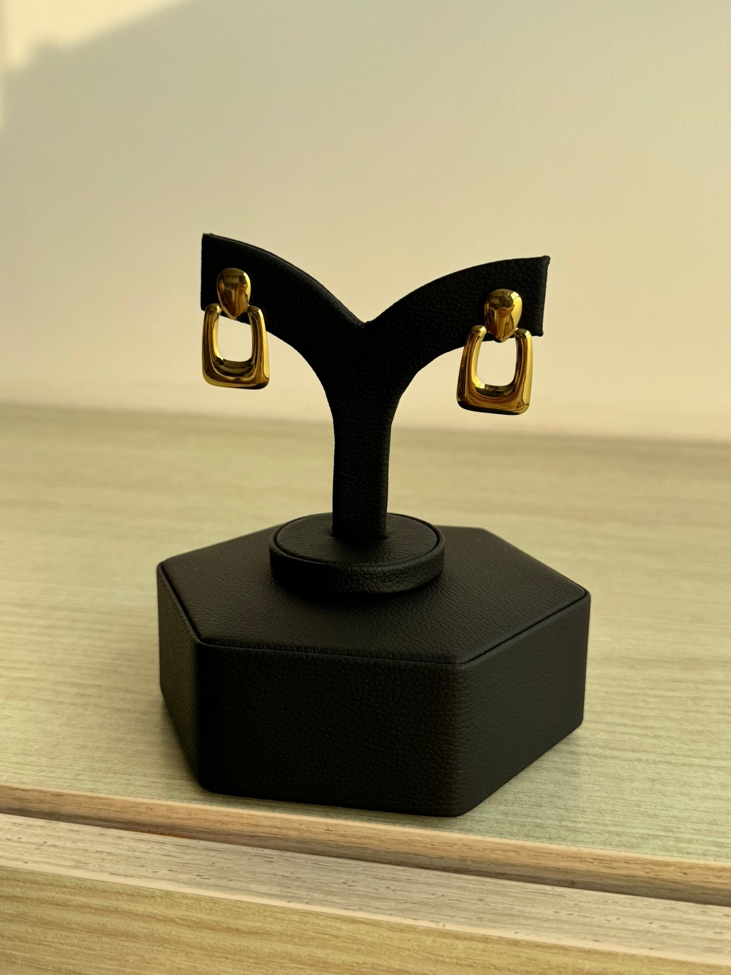 Aretes Golden Geo Drop - IXIA