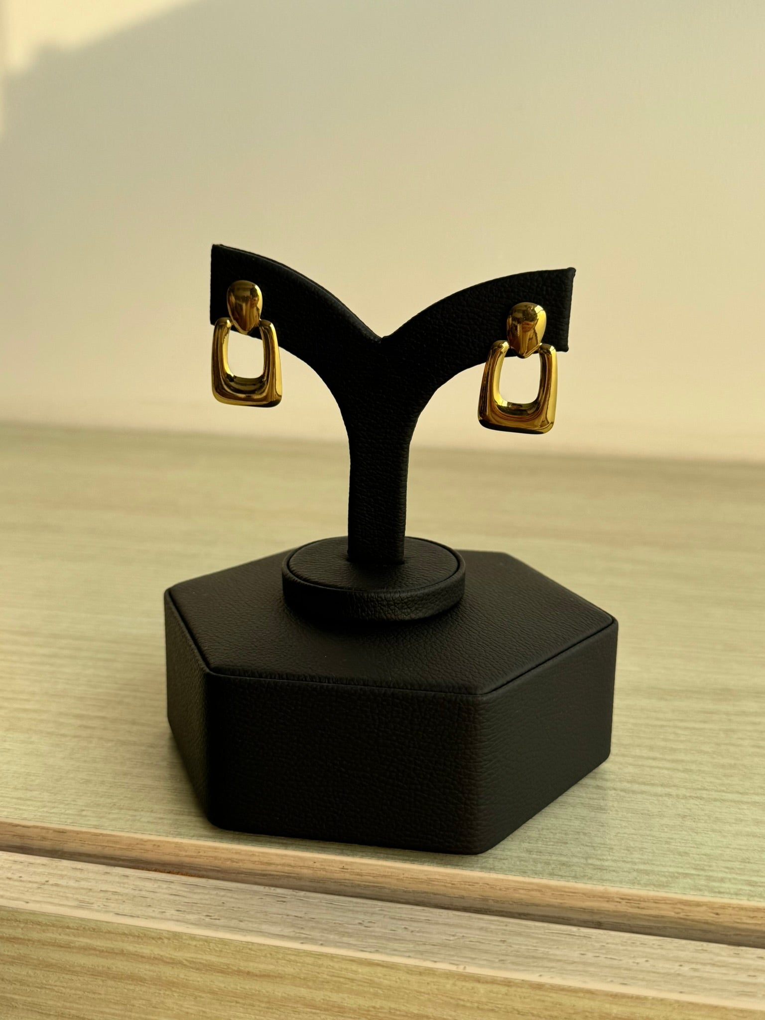 Aretes Golden Geo Drop - IXIA