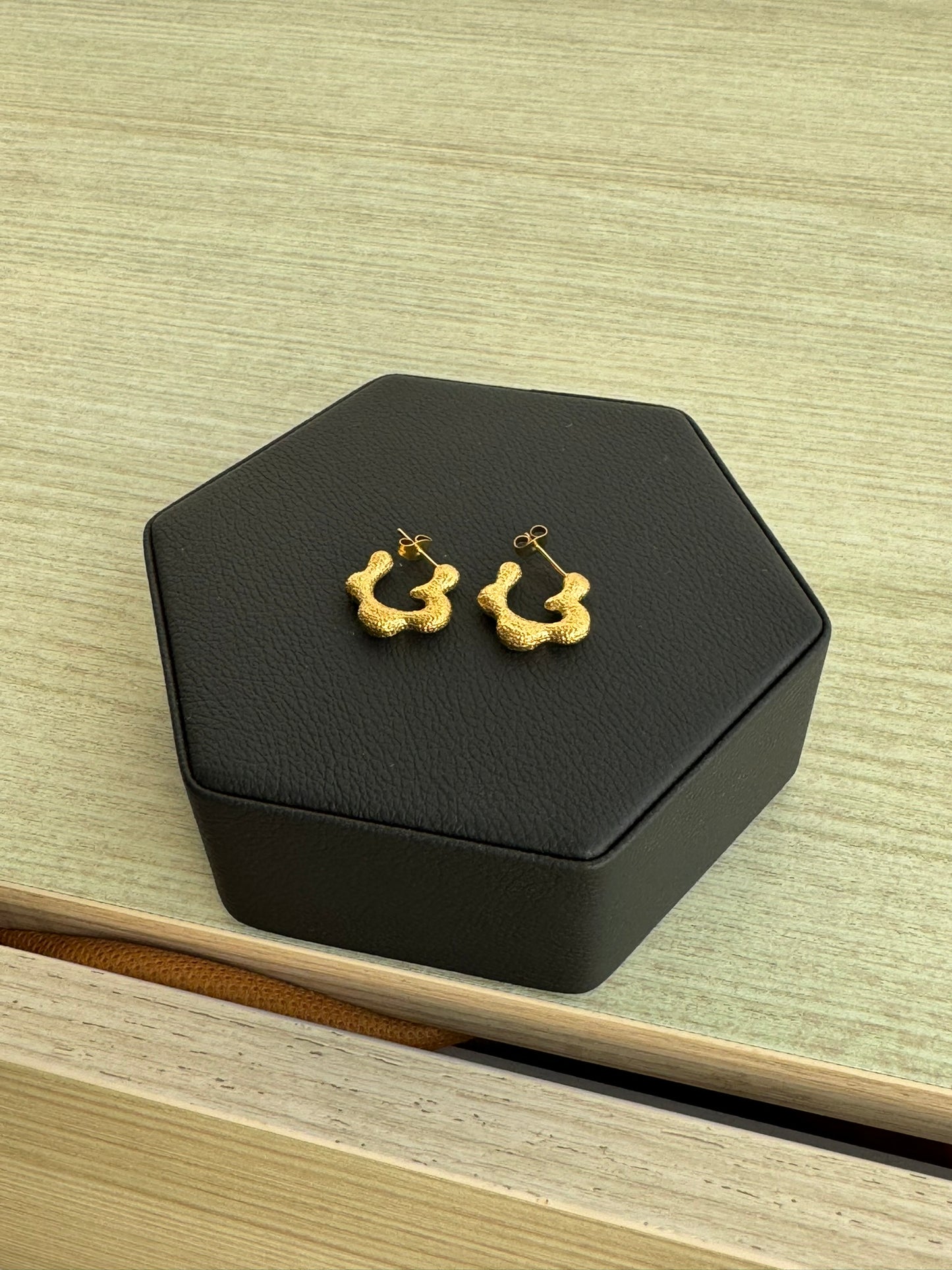 Aretes Mini Trío Dorado