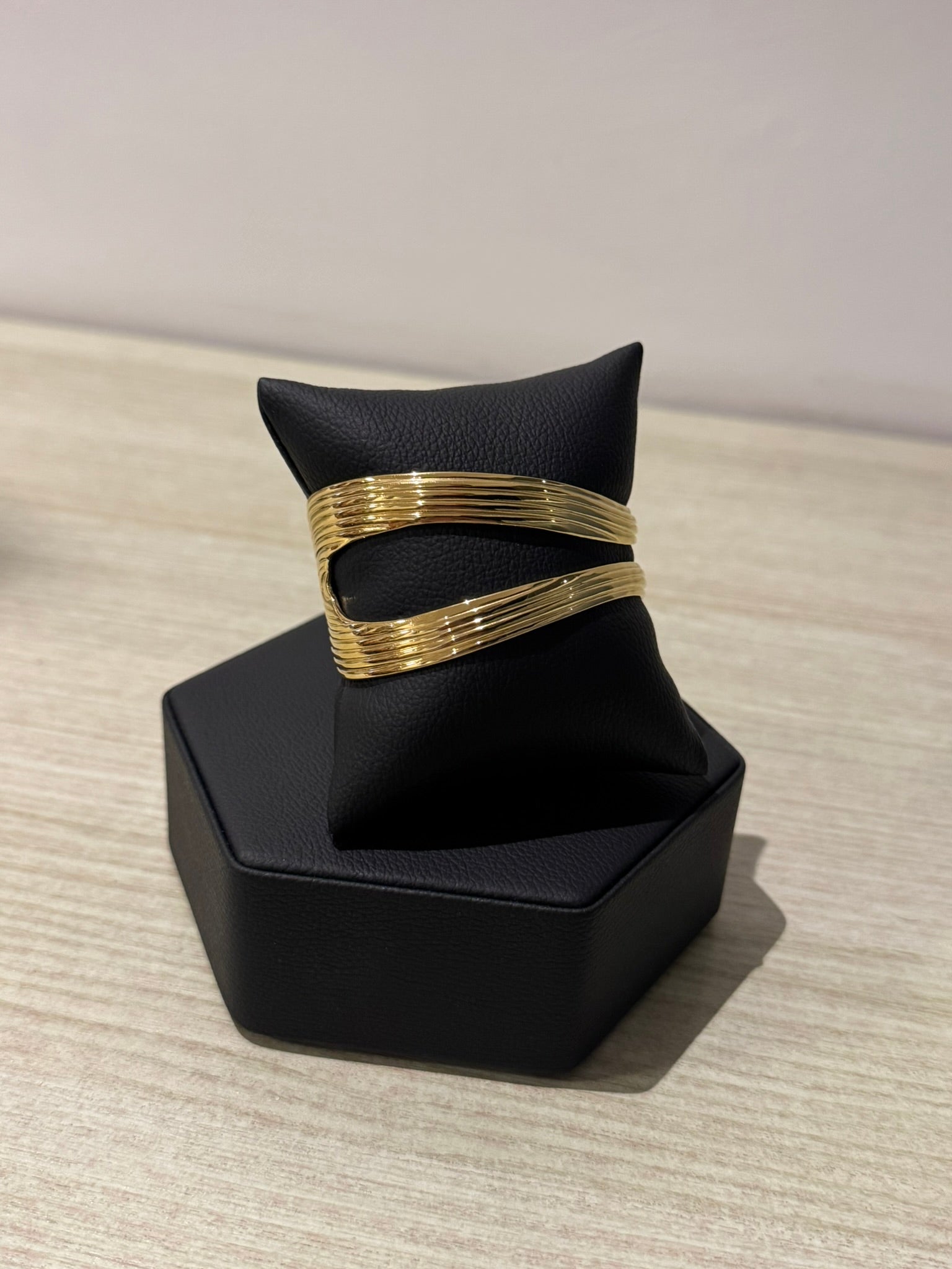 Brazalete Golden Cross Cuff - IXIA