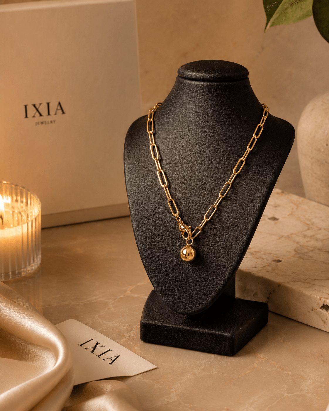 Collar Gota en V Dorado - IXIA