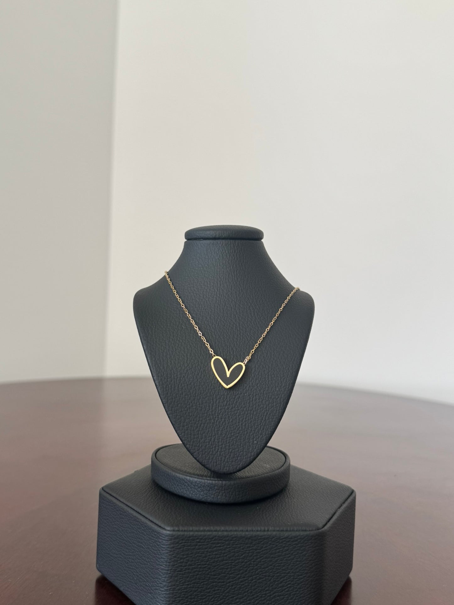 Collar Perla en V Dorado