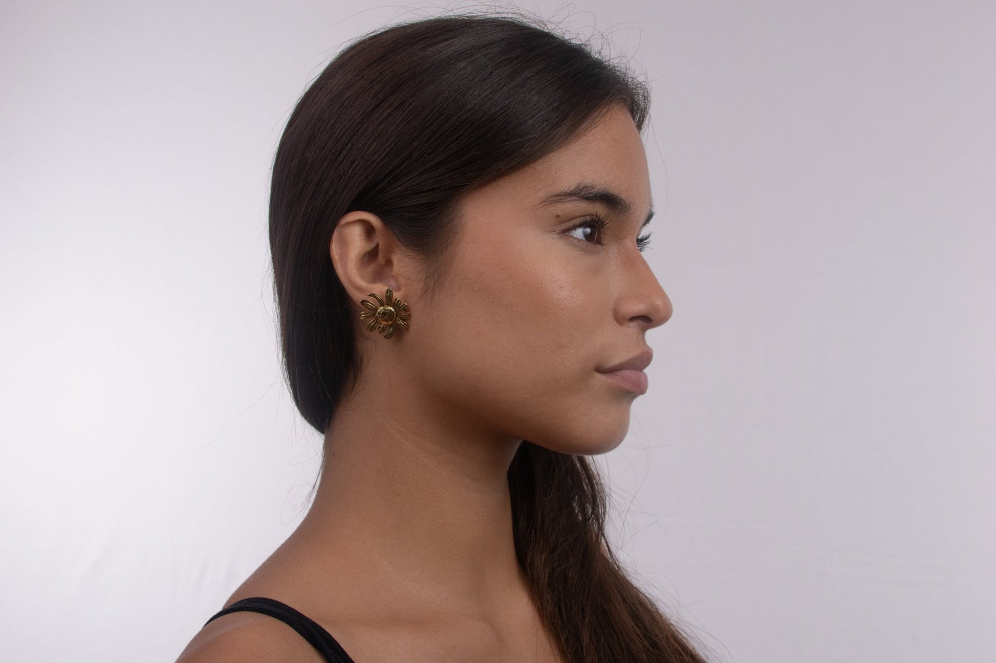 Aretes Tachón Floral Dorado - IXIA