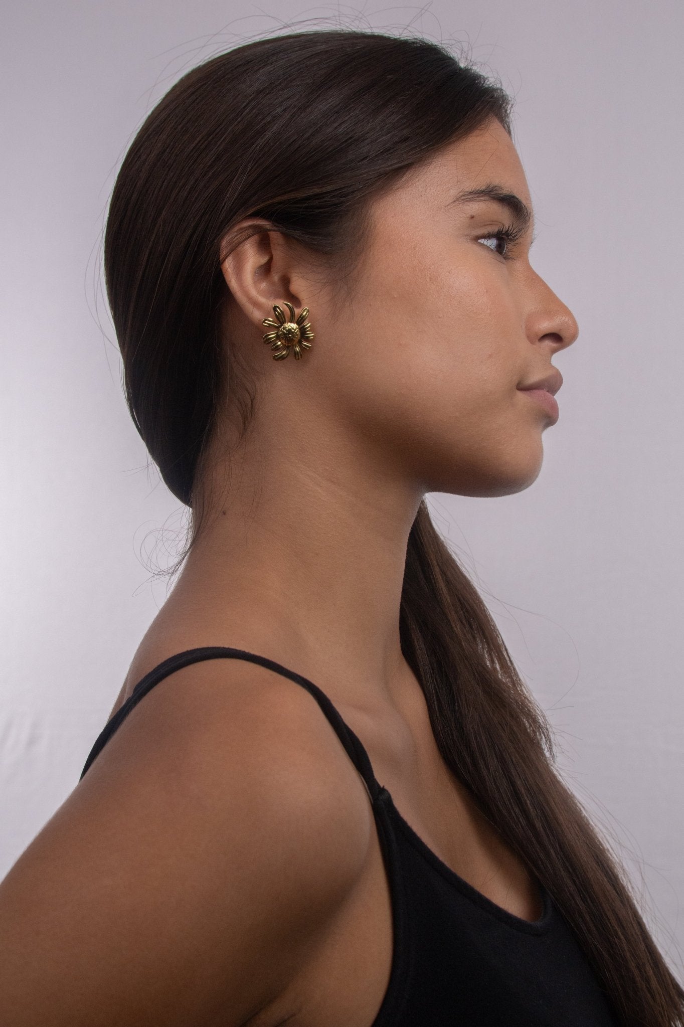 Aretes Tachón Floral Dorado - IXIA
