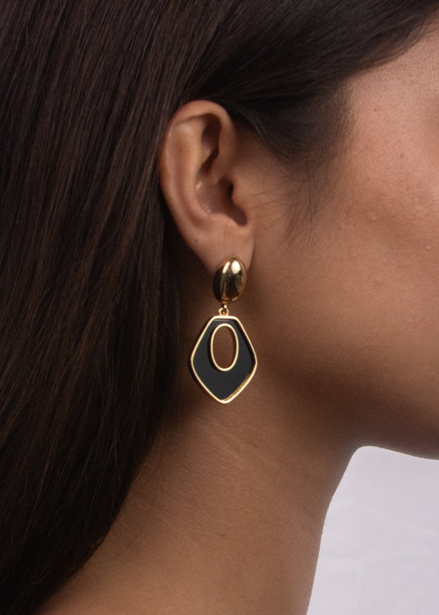 Aretes Gota Negra Dorado - IXIA